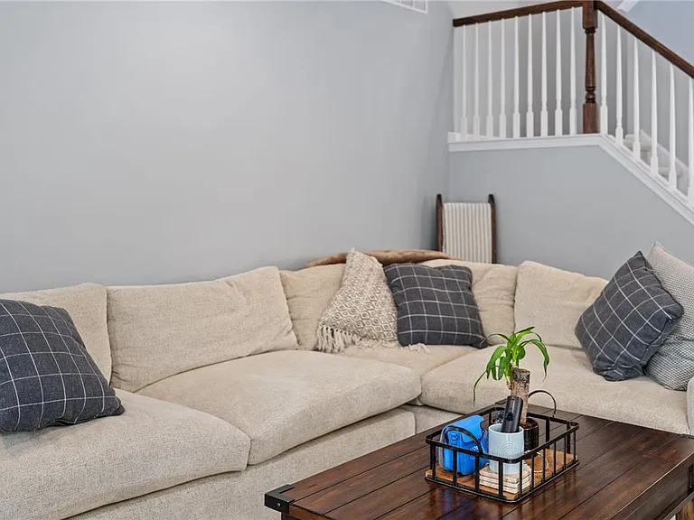 301 Redclover Ln — Photo 18