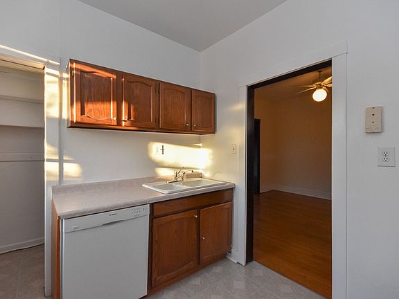 4th image of 3524 N Broadway St APT 3S