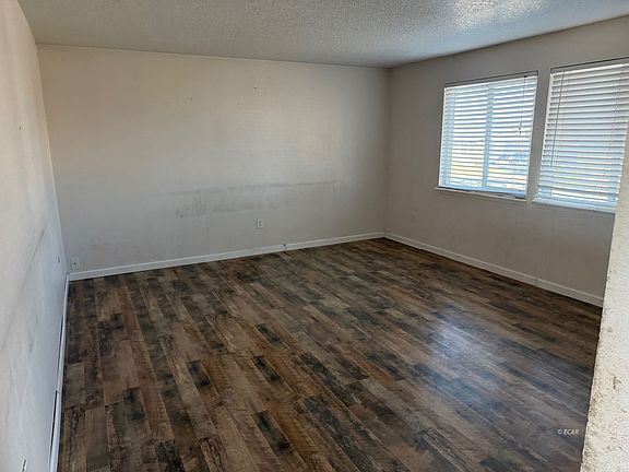 5th image of 894 Gold Creek Ave