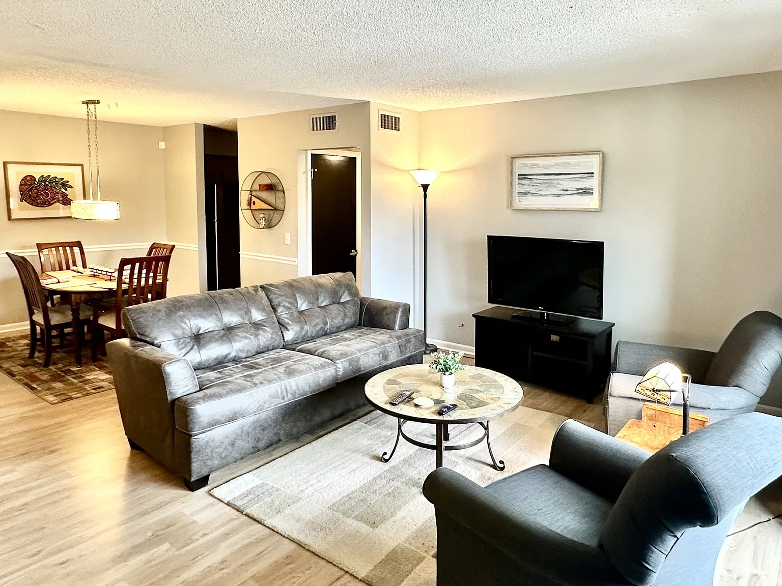 2 bed, 1.0 bath, 968 sqft, $2,000 — Photo 2