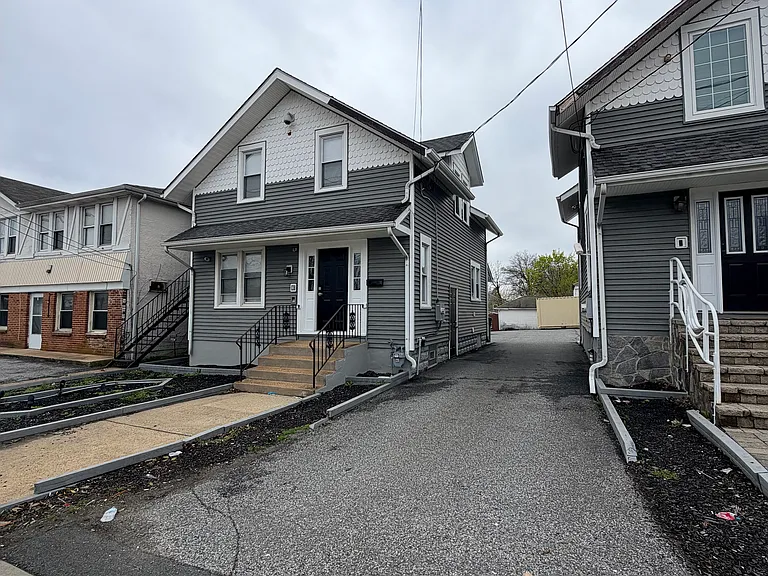 2702 Lancaster Ave — Photo 2