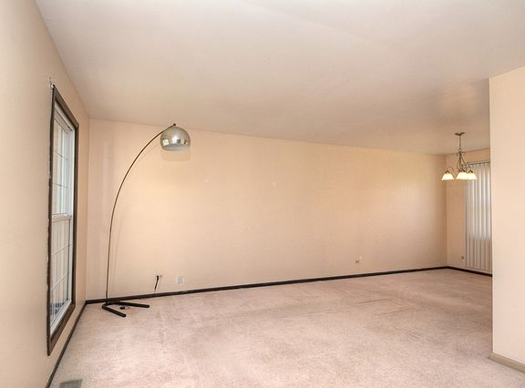 3rd image of 226 Lehigh Ln