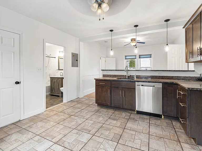 39 Reserve St #37 — Photo 8