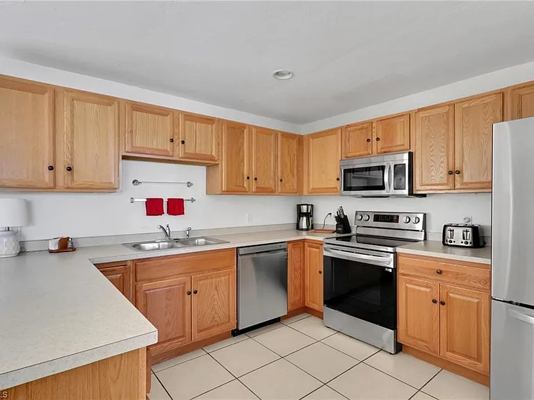 2772 Riverview Dr — Photo 16