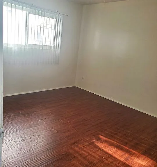 1059 S Norton Ave #10 — Photo 7