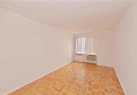 4th image of 411 E 53rd St APT 12B