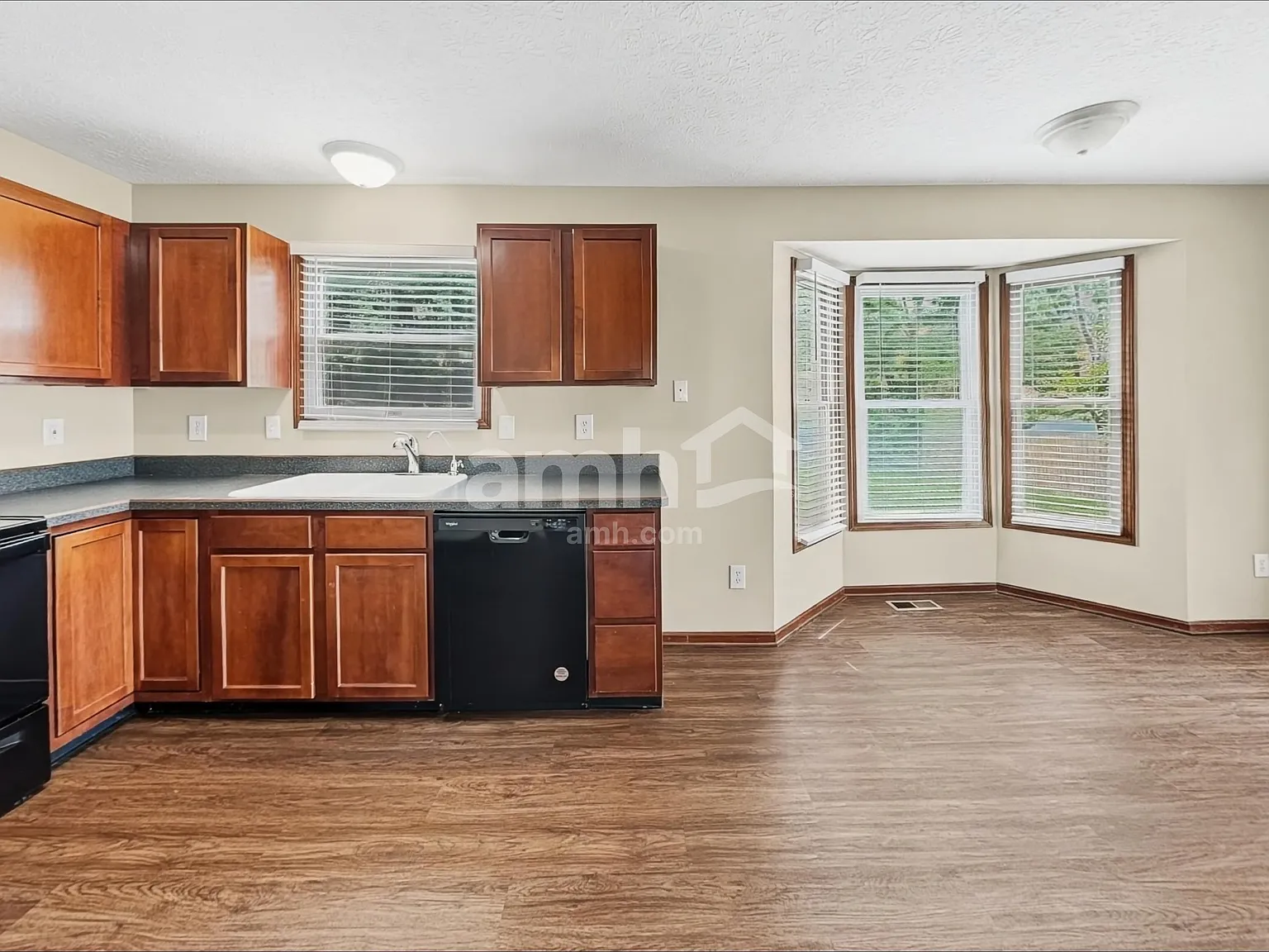 3 bed, 2.5 bath, 1398 sqft, $2,150 — Photo 4