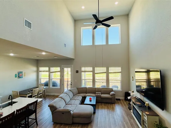 1304 Snowdrop Dr, Georgetown, TX 78628