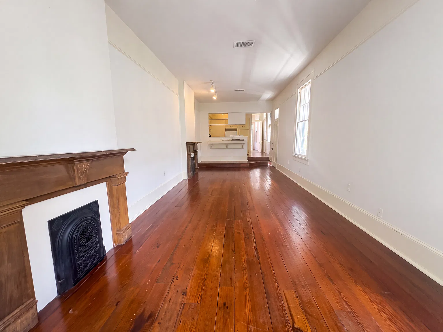 1 bed, 933 sqft, $1,595 — Photo 1
