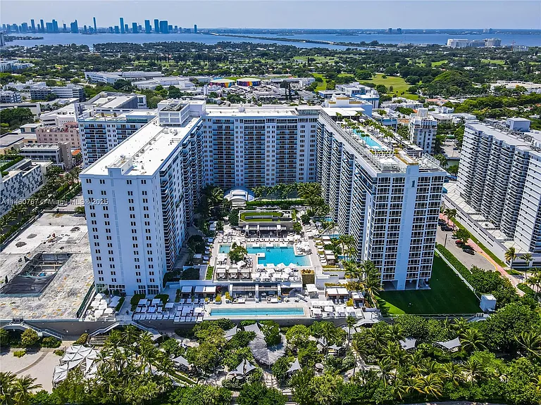 2301 Collins Ave #1121 — Photo 17