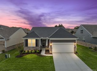 38741 Chasewood Ct, Farmington Hills, MI 48335