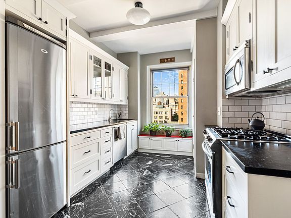 4th image of 30 5th Ave APT 10D