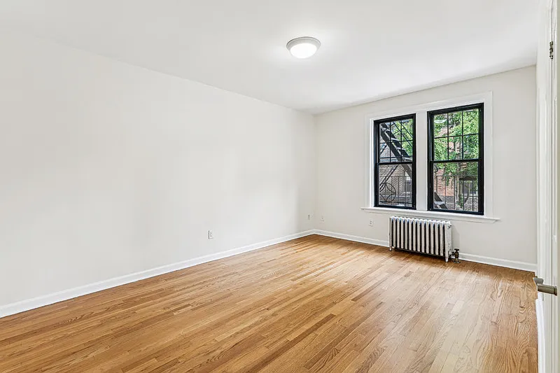 218 W 10th St #2B