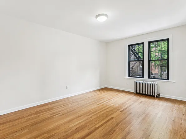 218 W 10th St APT 2B, New York, NY 10014