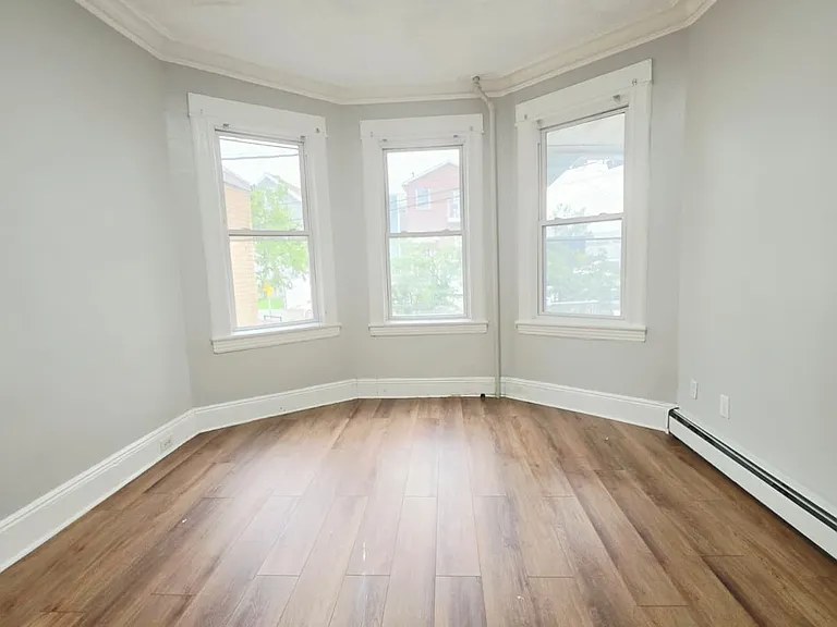 84 Winfield Ave #1 — Photo 2