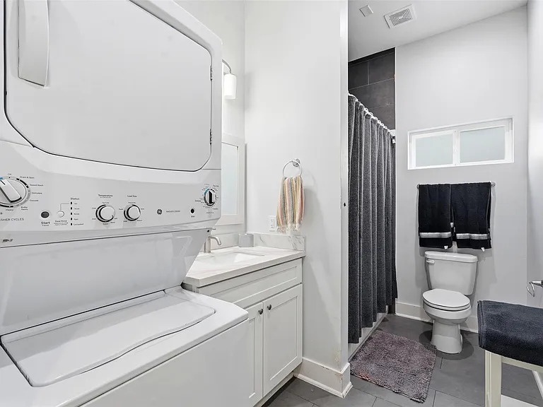 2620 Delafield St #B — Photo 13