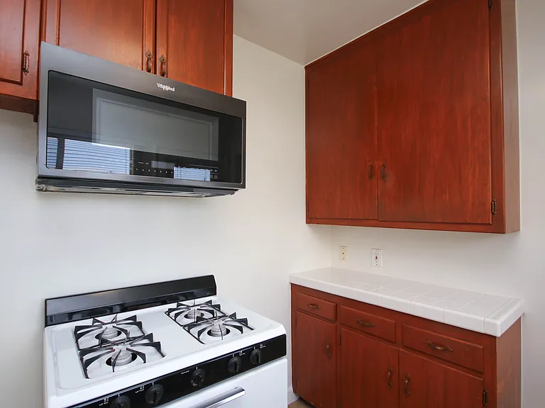 116 N Huntington Dr #C — Photo 10