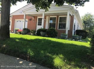 25 Wedgeport Dr, Toms River, NJ 08757