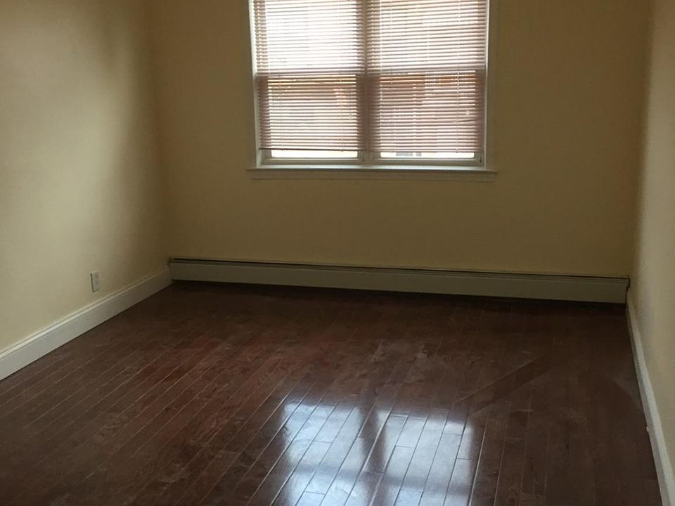2nd image of 7036 Kissena Blvd