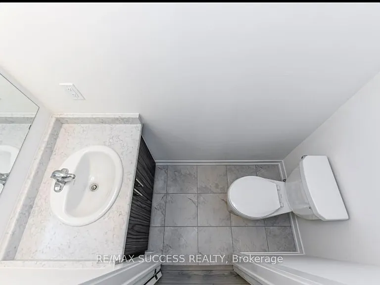 1538 Wellwood Ter — Photo 11