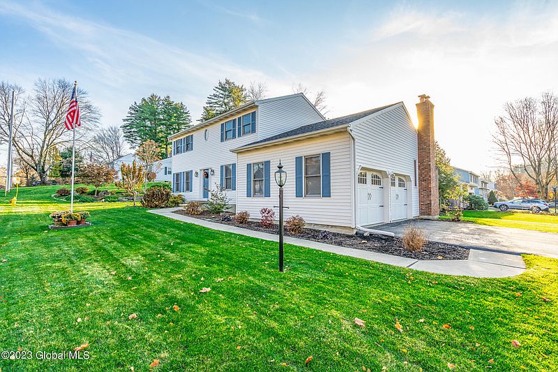 4th image of 19 Crestwood Lane