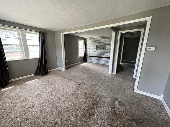 3rd image of 285 W D St
