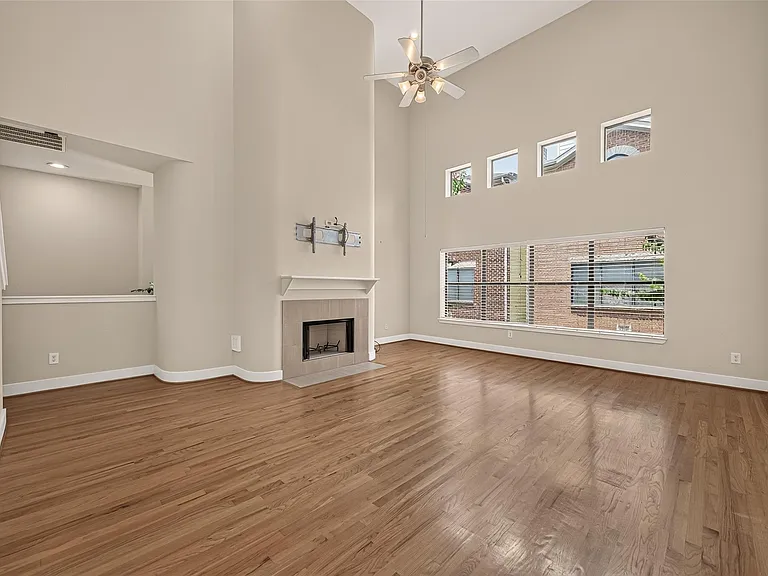 733 W 22nd St #D — Photo 11