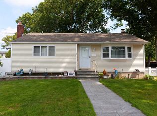 21 Wiggins St, Ronkonkoma, NY 11779