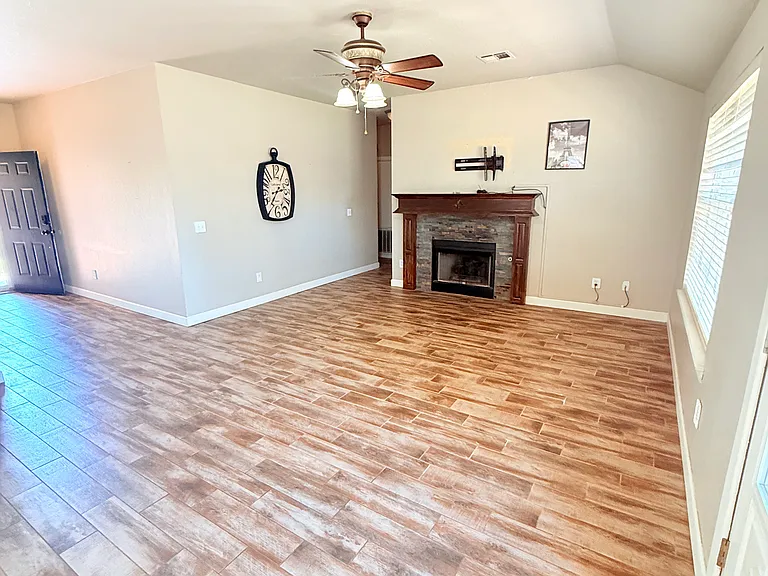 1801 Brittany Ln — Photo 15