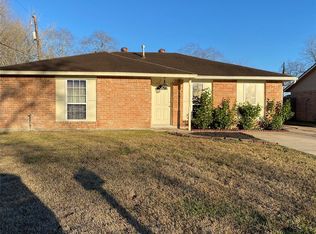 1325 Northbrook Dr, Angleton, TX 77515