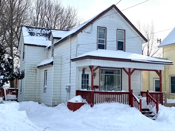 211 W Barnum St, Ishpeming, MI 49849