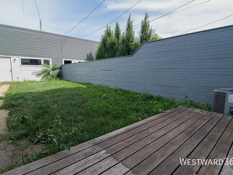 2651 N Hamlin Ave #20 — Photo 16