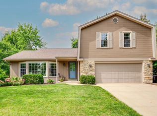 1211 Parliament Ct, Libertyville, IL 60048