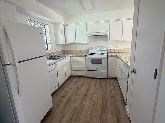 3rd image of 1199 Brinkby Ave #J