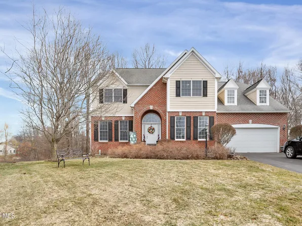 22 Wayfield Lane, Cohoes, NY 12047