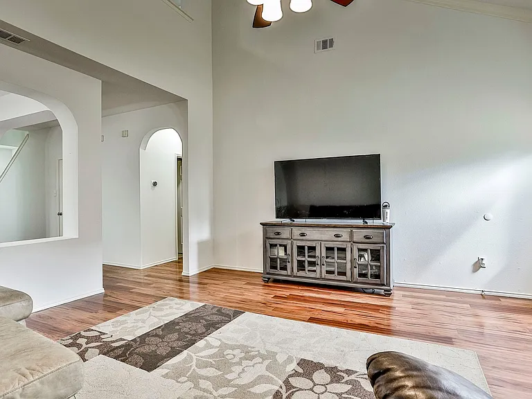 9921 Delamere Dr — Photo 17