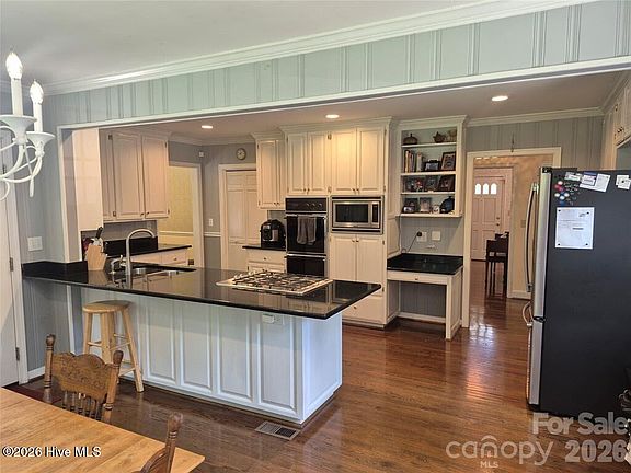 3rd image of 215 Biscoe Road