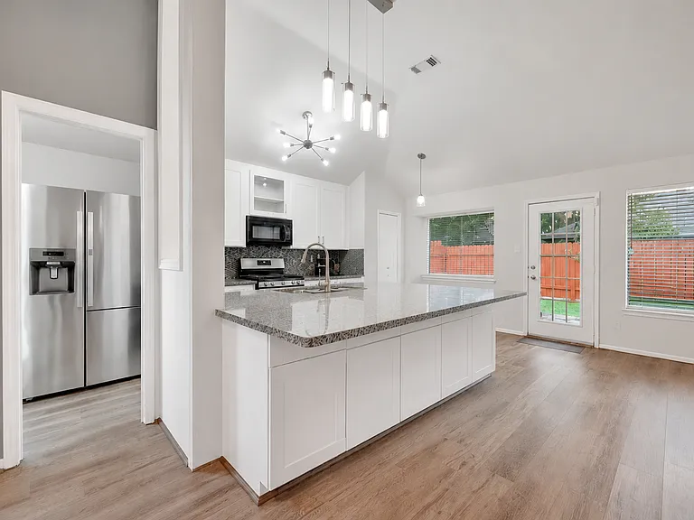 17402 Hamilwood Dr — Photo 3