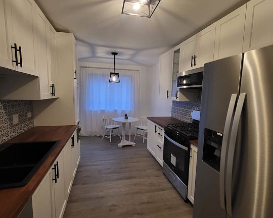 3rd image of 315 Oak Meadow Ct APT A1