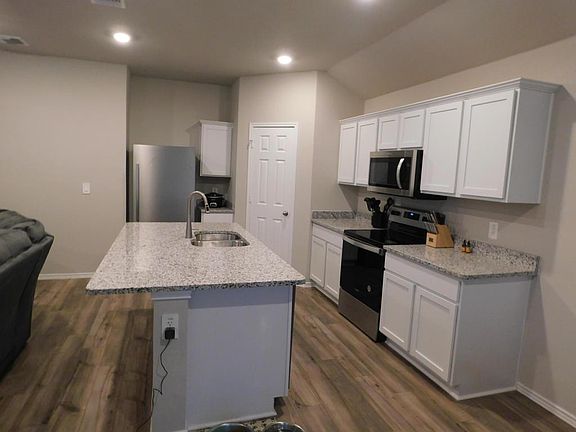 5th image of 2338 Aylesbury Dr