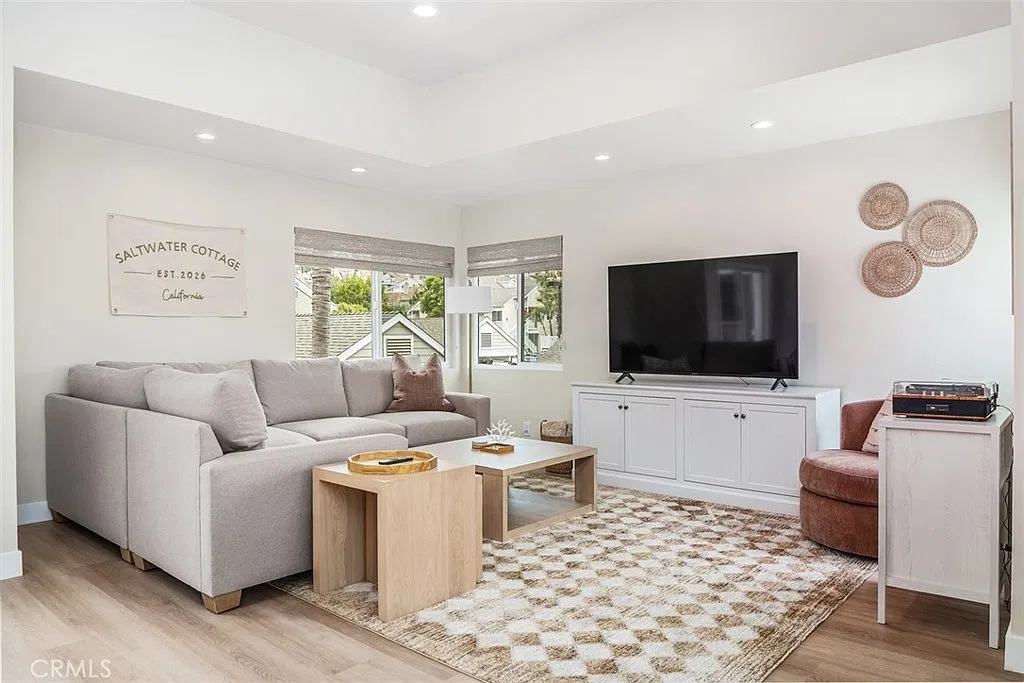 2 bed, 1022 sqft, $5,600 — Photo 3