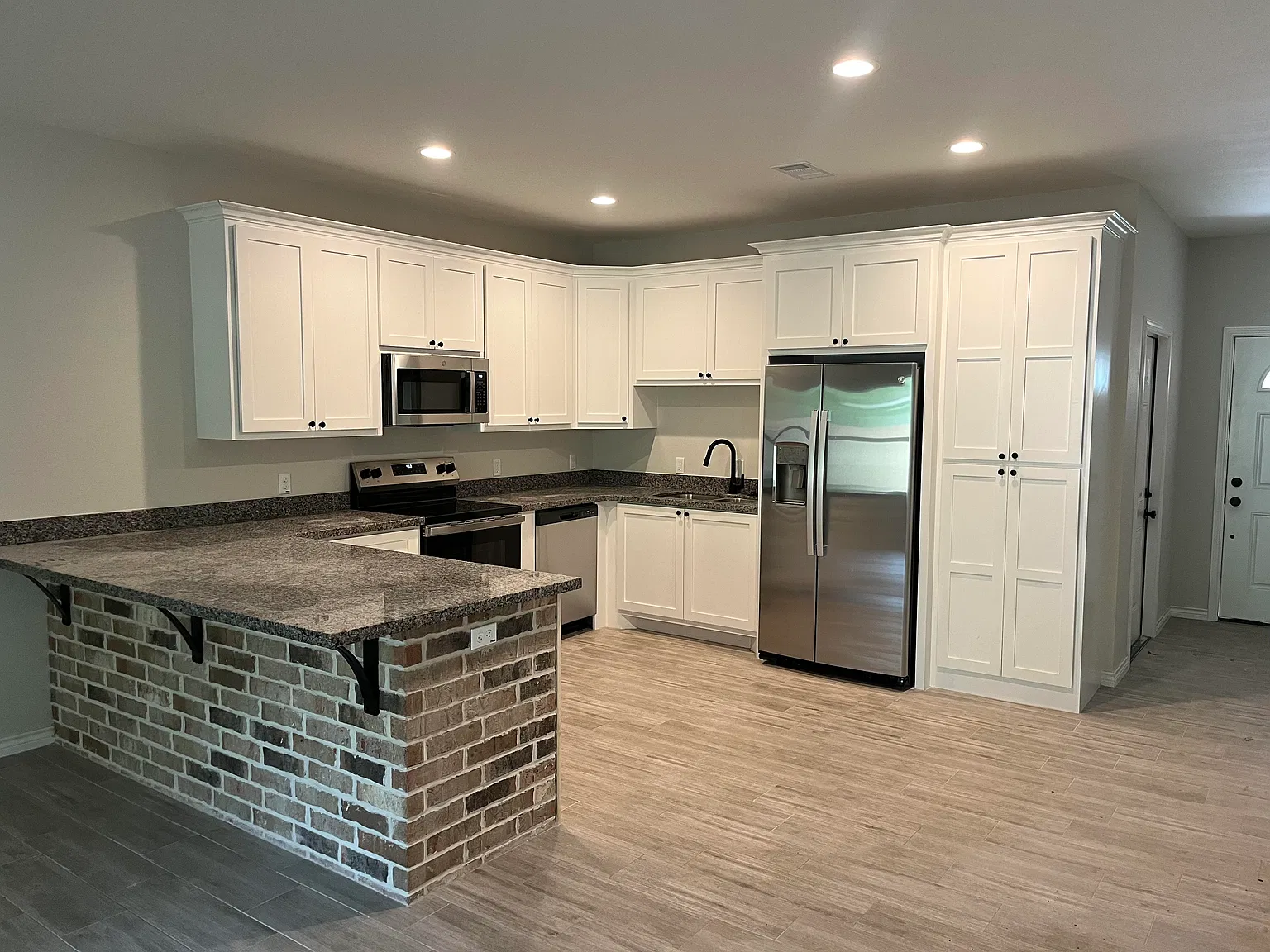 2 bed, 1150 sqft, $1,800 — Photo 3