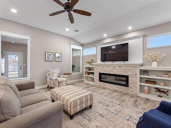 4th image of 3617 N Siena Lakes Cir