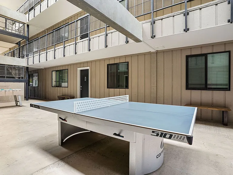STUDENT HOUSING - MUST BE 18-30YRS OLD — Photo 15