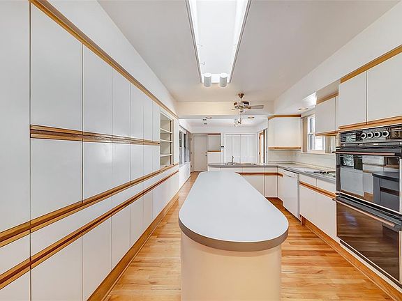5th image of 3720 Bellaire Cir