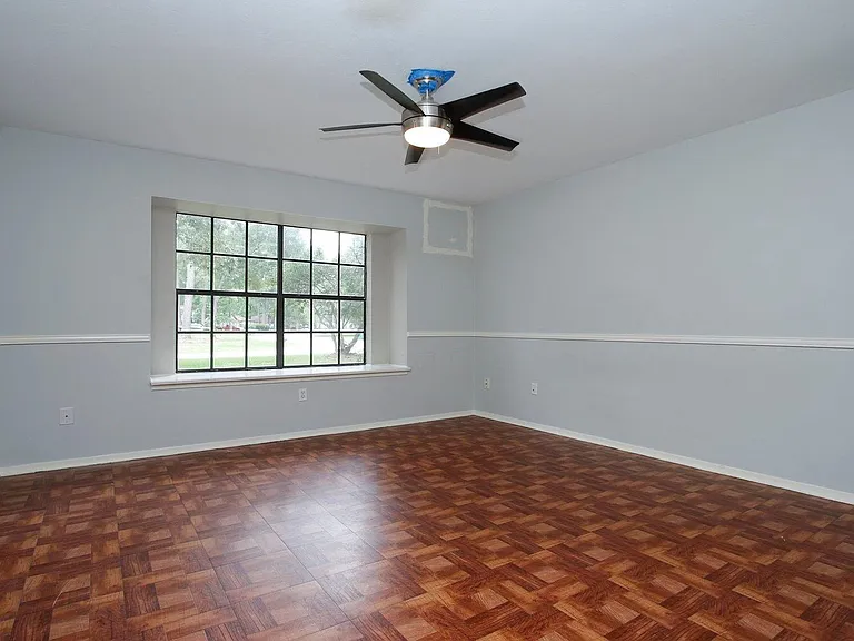 1 Greeningdon St — Photo 8