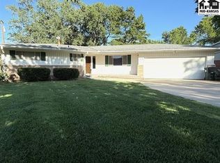 3102 Princeton Dr, Hutchinson, KS 67502