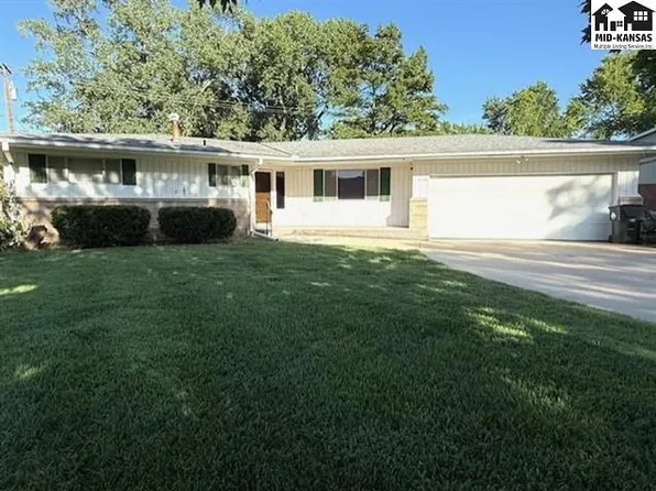 3102 Princeton Dr, Hutchinson, KS 67502