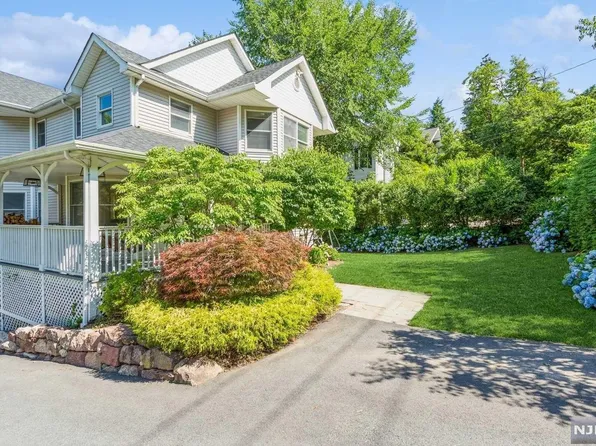 94 Hillside Ave, Englewood, NJ 07631