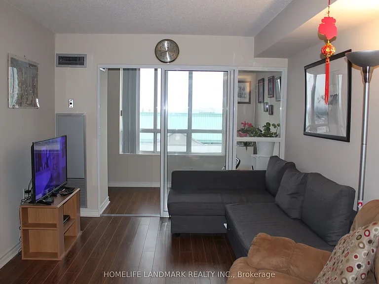 7 Bishop Ave #304 — Photo 16
